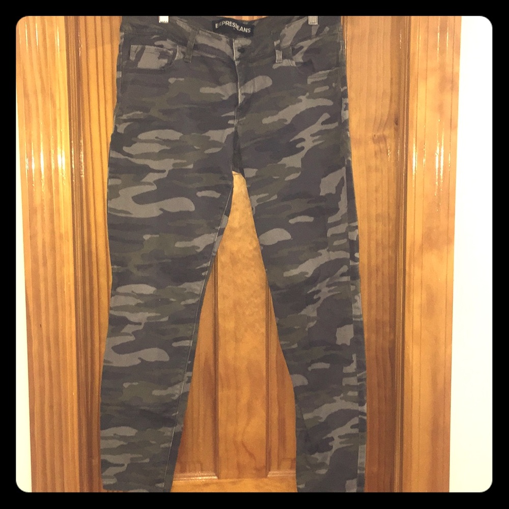 Express Stella Camo Legging *barely worn* size 10